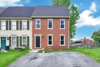 Building Photo - Charming 3 Bedroom, 1.5 Bath Townhome in Elizabethtown!