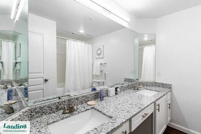 Building Photo - 1000 Henderson St