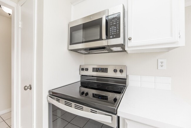 Building Photo - 3742 Thistlemont Dr