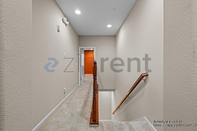 Building Photo - 137 Burbank St