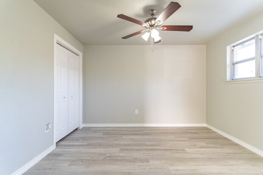 Building Photo - 1416 Tulip Ln