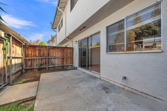 Building Photo - 3926 Oak Villa Cir