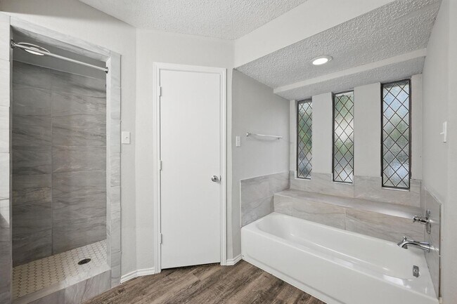 Building Photo - Charming Updated Home Near DFW Airport | 3...