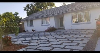 Building Photo - 17230 SW 93rd Ave