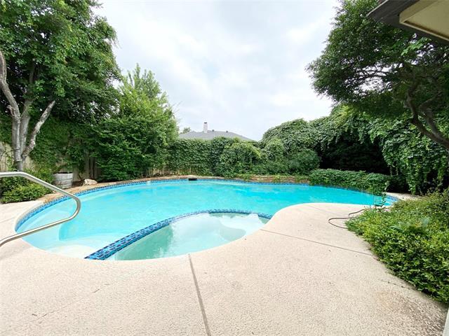Building Photo - 223 Woodcrest Dr
