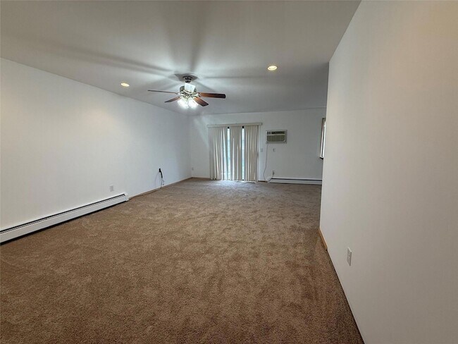 Building Photo - 1608 Cherry Hill Dr