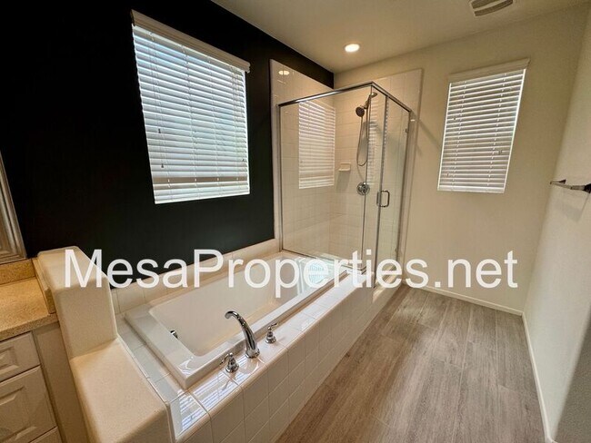 Building Photo - 3134 E La Avenida Dr