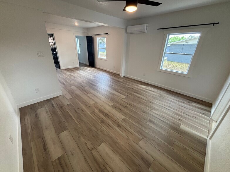 Building Photo - 150 S Nekoma Ave