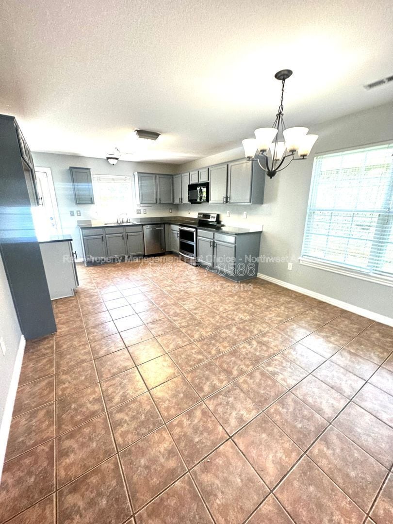 Building Photo - 3705 SW Hansom Loop