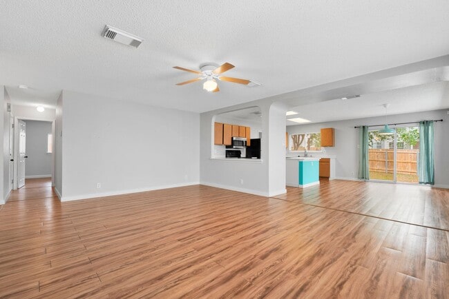 Building Photo - Charming 3 Bed 2.5 Bath Home with Solar Panels!