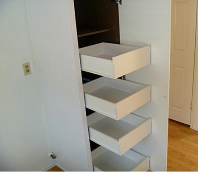 Building Photo - Welcome home to this 2 story end unit 3 bedroom 2 bath located in the heart of Irvine