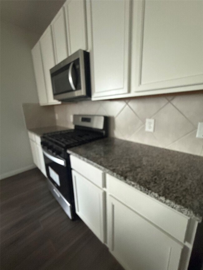 Building Photo - 16617 Olivewood Ln