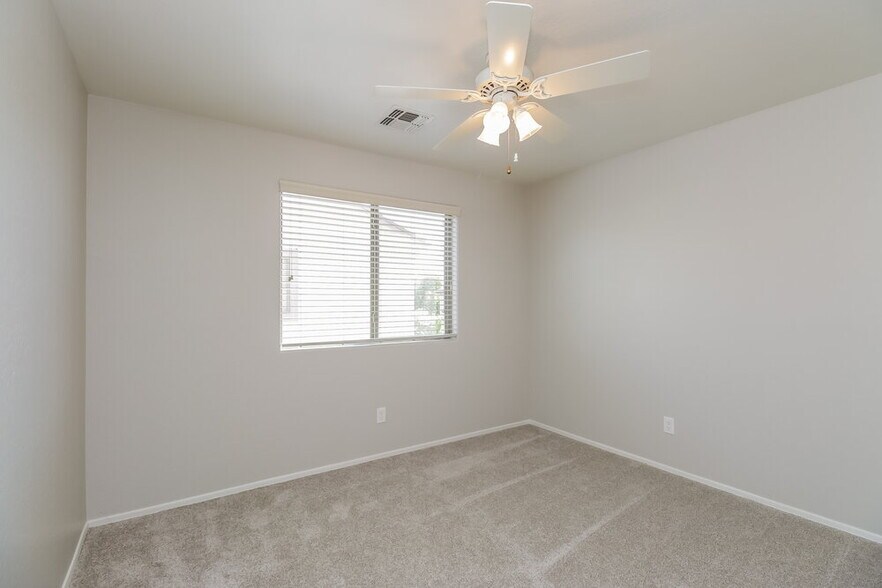 Building Photo - 9917 E Edgewood Ave