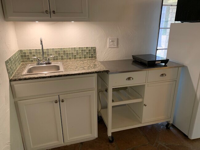 Building Photo - 1881 Rockhoff Rd