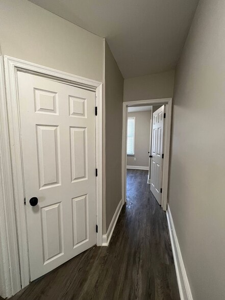 Building Photo - 1530 S Bailey St