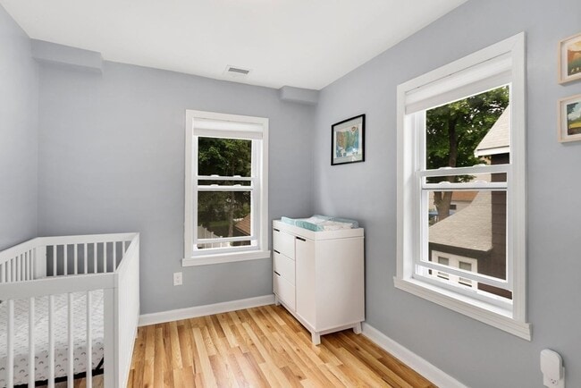 Building Photo - 37 Lindsay St