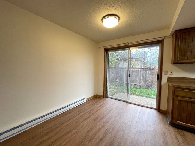 Building Photo - howad01