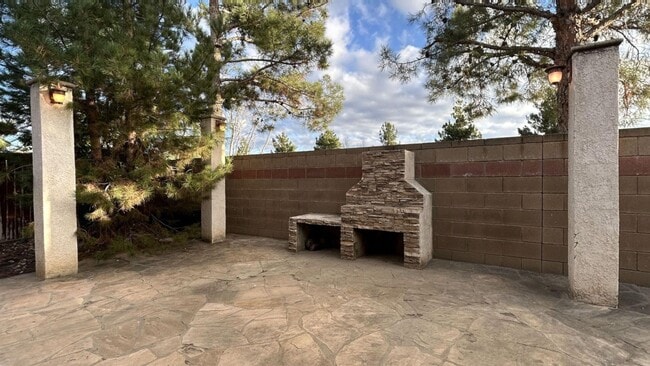 Building Photo - 1515 Shooting Star Dr