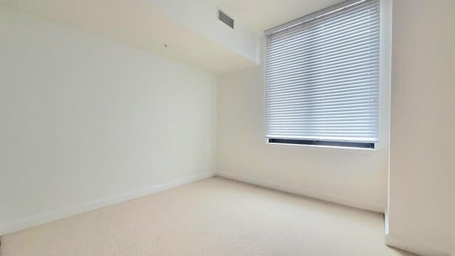 Building Photo - 2451 Midtown Ave