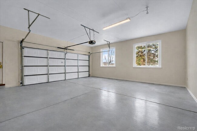 Building Photo - 249 E Silverbell Rd