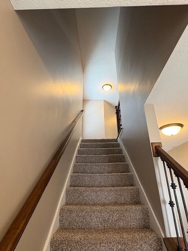 Building Photo - 3 Bedroom / 3 Bath Duplex in Washington