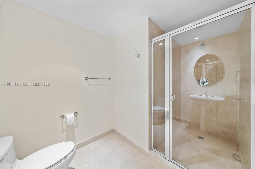 Building Photo - 1830 S Ocean Dr