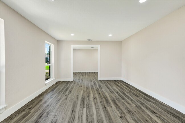 Building Photo - 7707 12 Fairway Ln