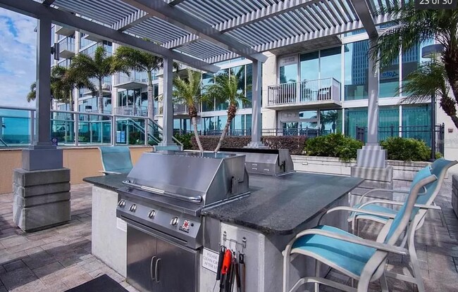 Building Photo - 777 N Ashley Dr