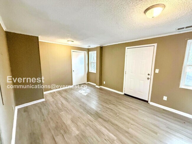 Building Photo - 109 22nd Ave W