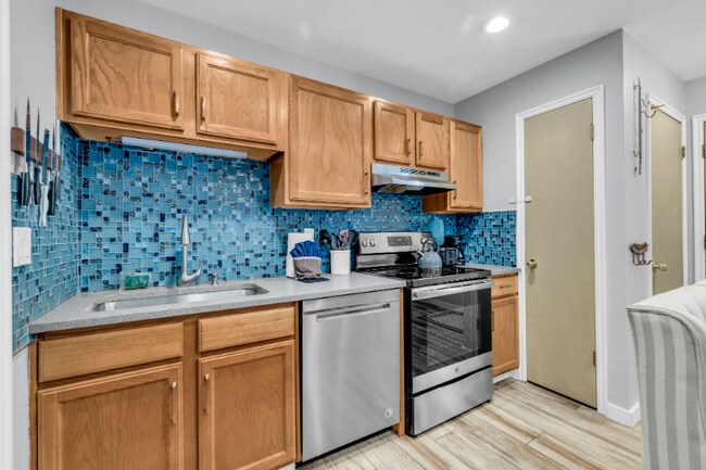 Building Photo - 2025 Canyons Resort Dr