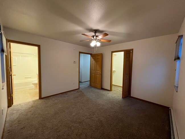 Building Photo - Dog friendly, 3 bedroom home in Aurora
