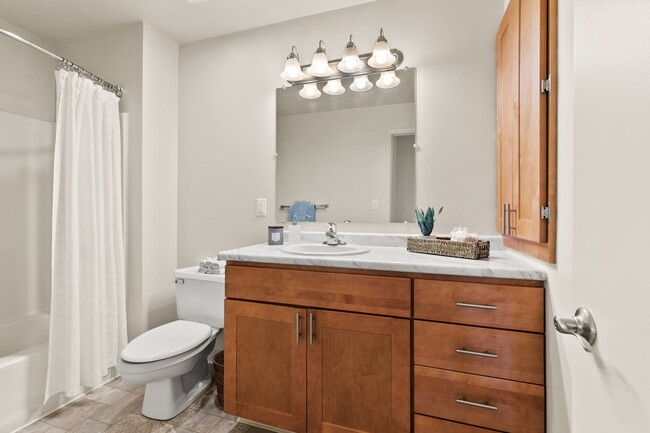 Building Photo - Two Bedroom Contemporary Style Apartment o...