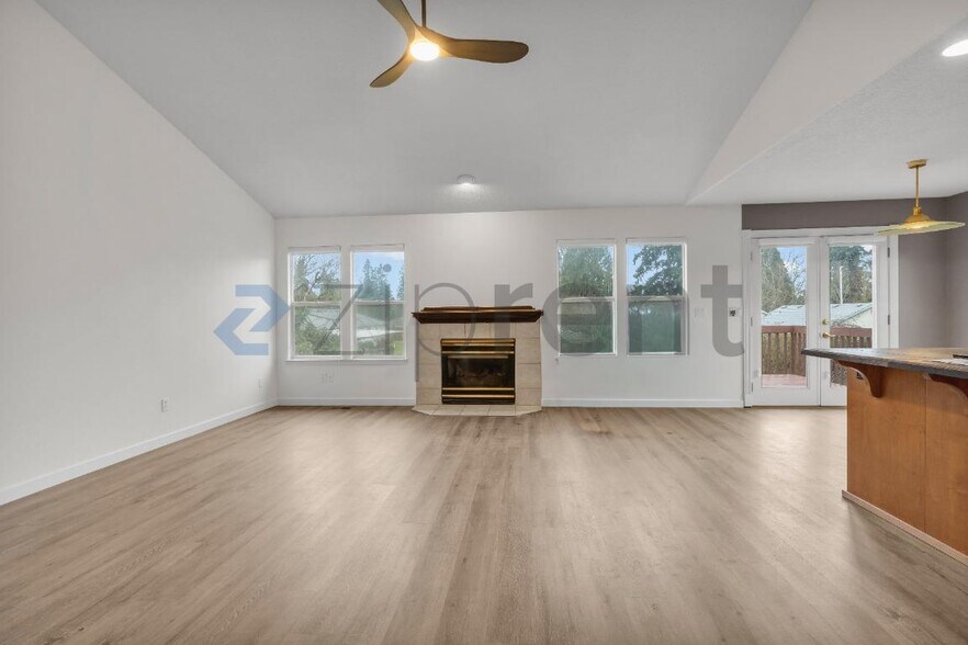 Building Photo - 9904 NE 27th Ct