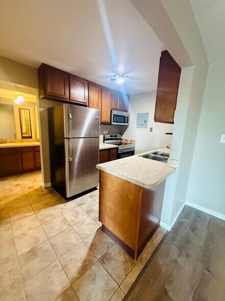 Building Photo - 2227 Canyon Blvd