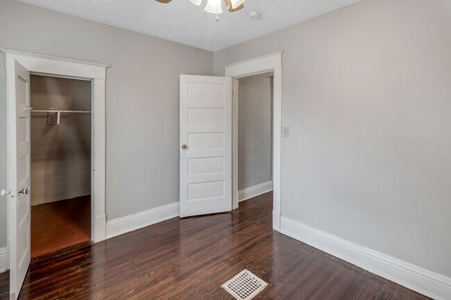 Building Photo - 4205 Pacific. Available June 2026.  3 bedroom, 2 bath, 2.5 car garage.  Does not qualify for gove...