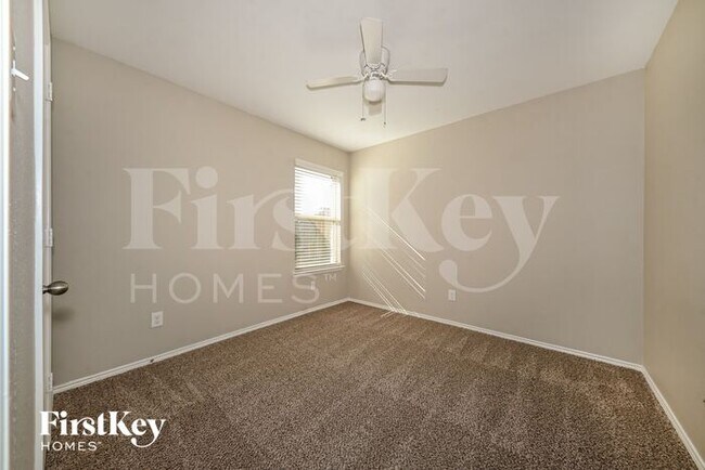 Building Photo - 2803 Englenook Dr