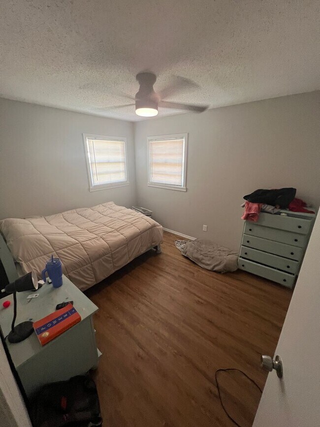 Building Photo - Pre Leasing for Fall 2026!! 4/3 in Medical District!