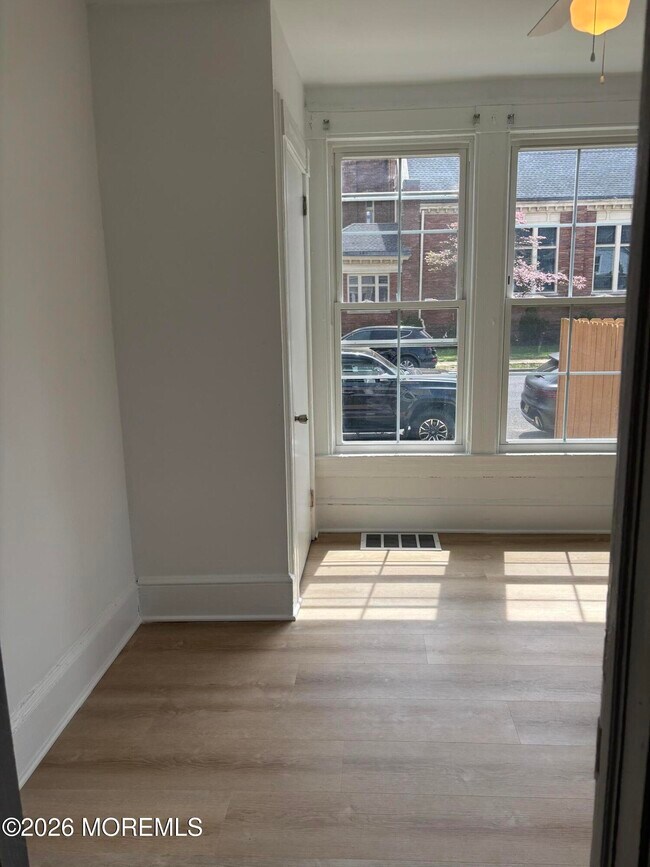 Building Photo - 68 Maple Ave