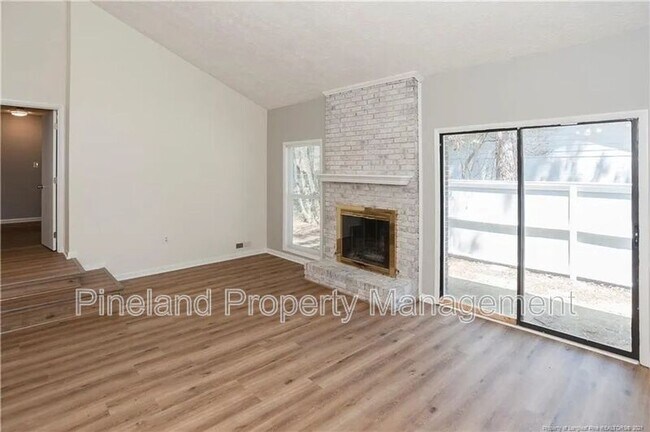 Building Photo - 2012 Lakemeadow Dr