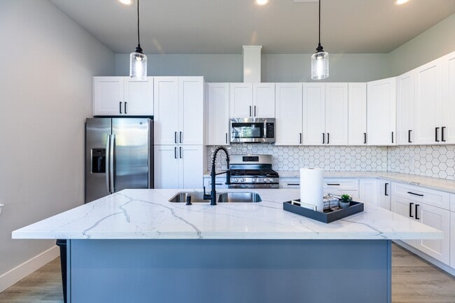 Building Photo - 4924 Winnetka St