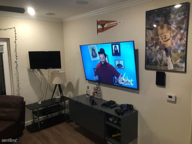 Building Photo - 1 br, 1 bath Apartment - 2414 San Gabriel St.