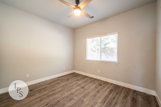 Building Photo - NorthWest Fresno Home, 3BR/2BA, Built 2005...