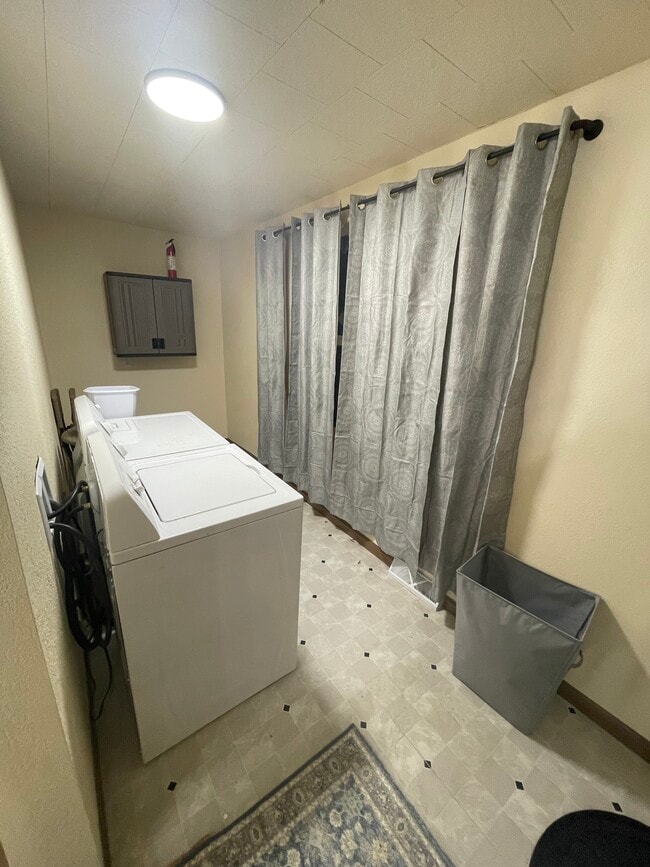 Building Photo - Rustic Farmhouse