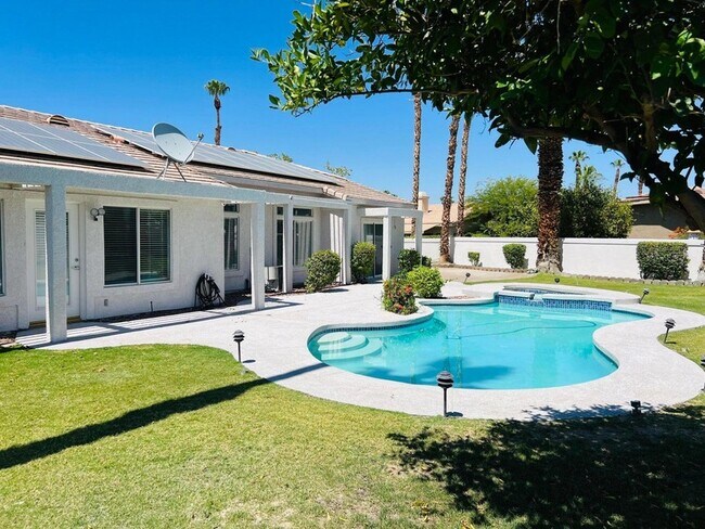 Building Photo - 47970 Vía Jardin