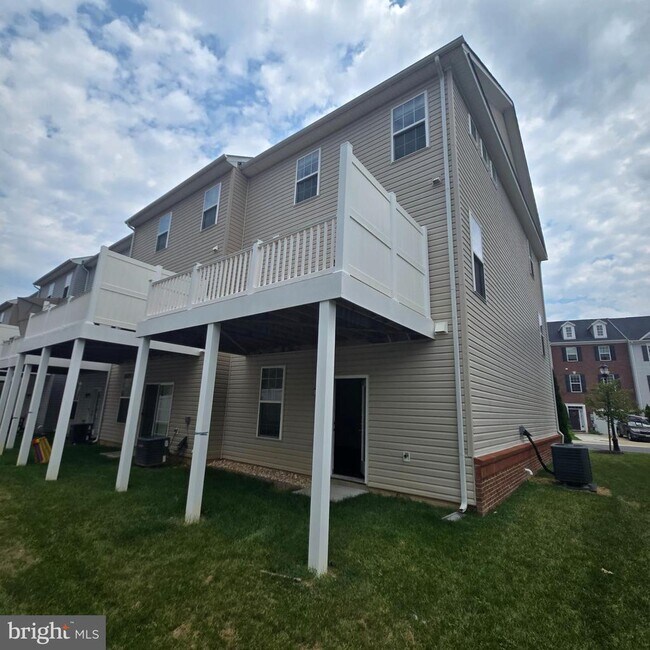 Building Photo - 7770 Dagny Wy