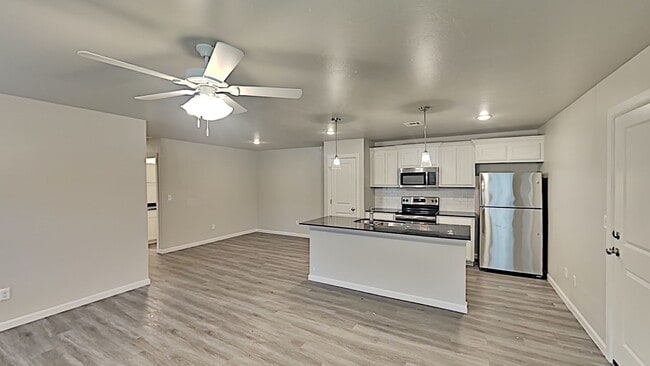 Building Photo - 3 Bedroom 2 Bath Duplex With 2 Car Garage ...