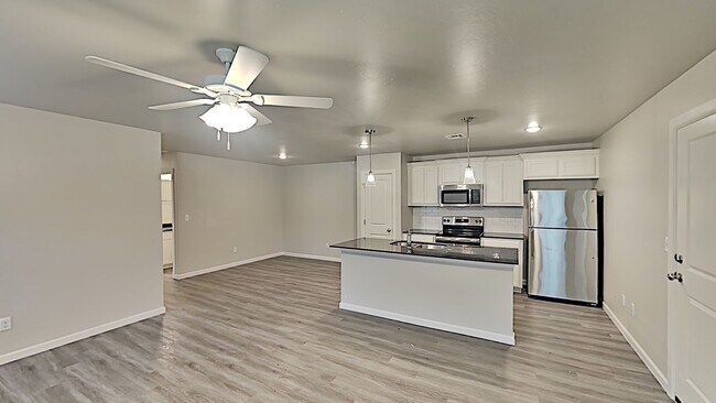 Building Photo - 3 Bedroom 2 Bath Duplex With 2 Car Garage Located Close to the Broadway Extension and 8 minutes f...