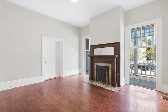 Building Photo - 320 E 31st St