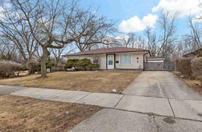 Building Photo - 583 Andover St