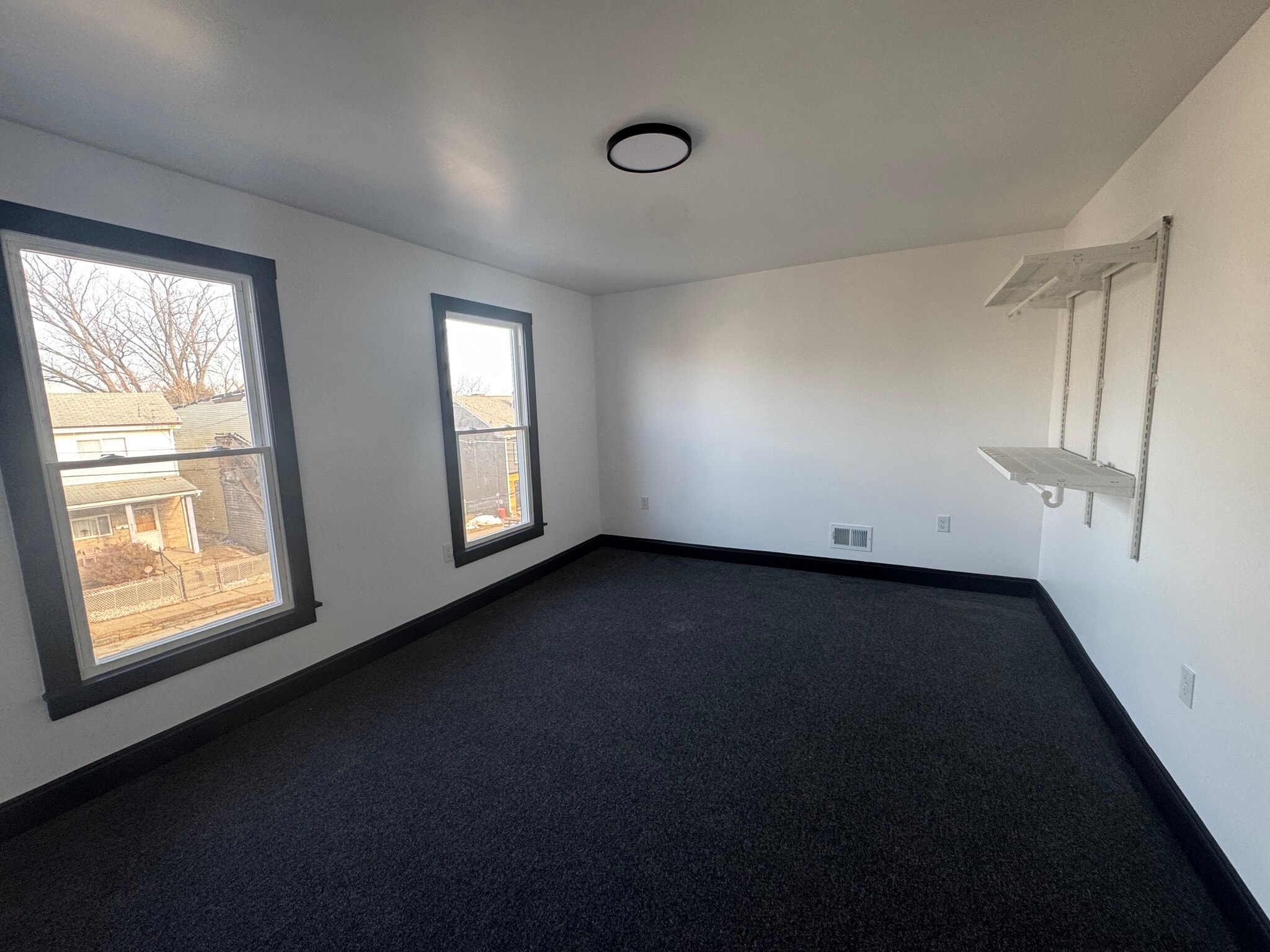 Building Photo - 214 E 16th Ave